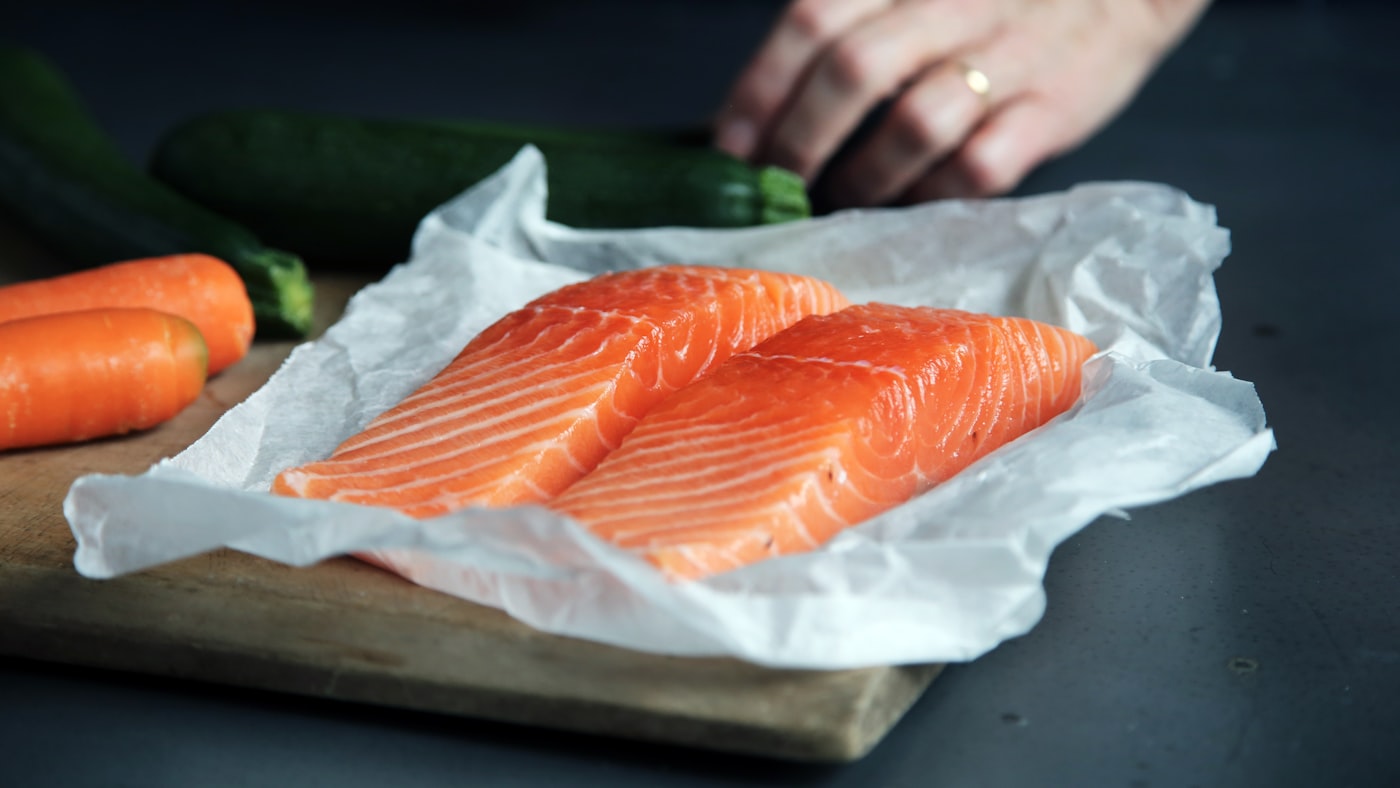 Sigle del petfood: ingredienti freschi come pesce e carne